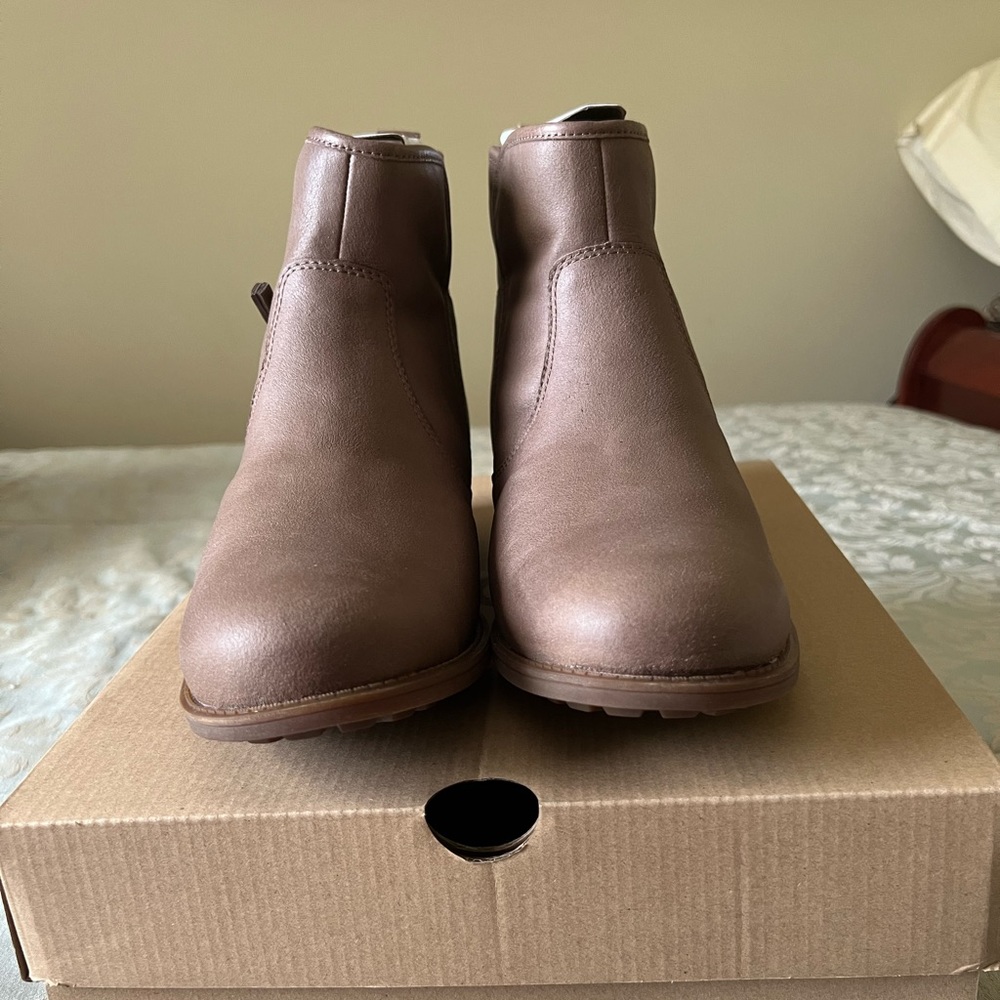UGG LaVelle leather boots